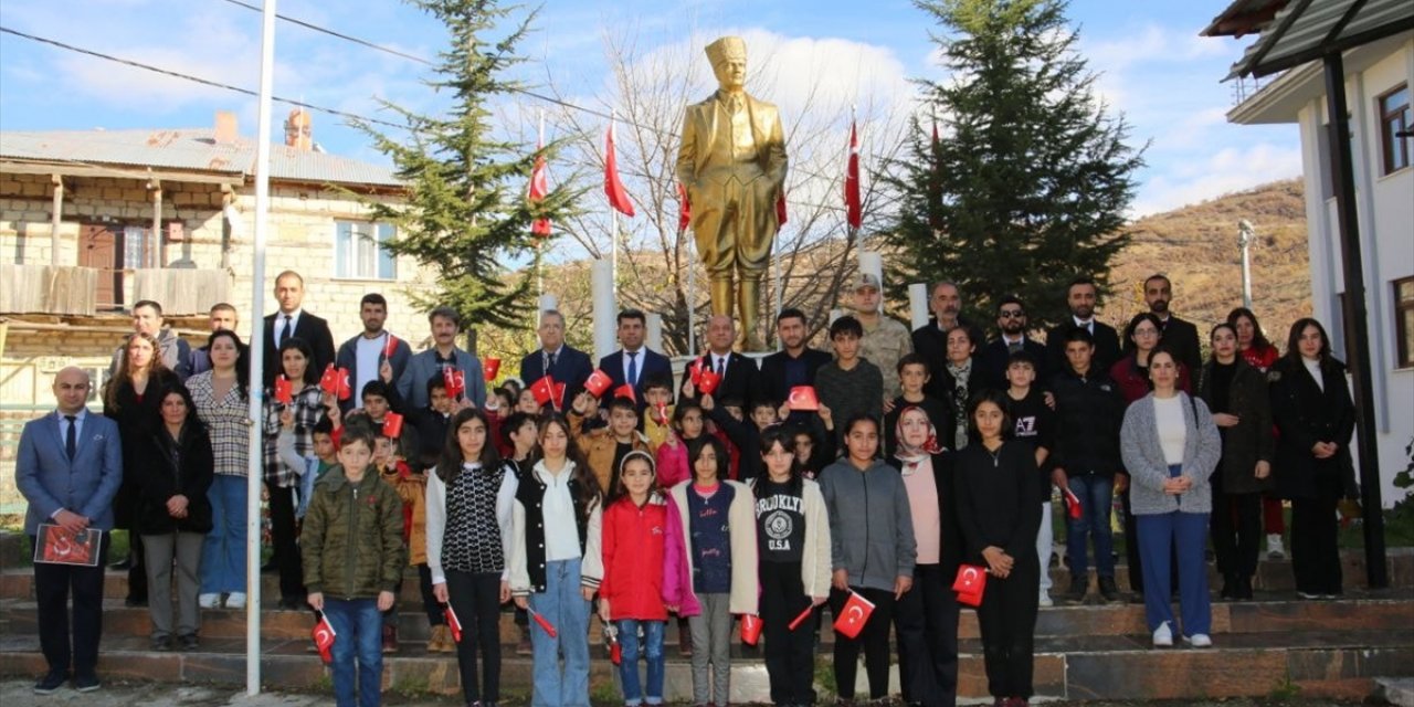 Tunceli'de PKK'lı teröristlerce okul lojmanında şehit edilen 6 öğretmen anıldı