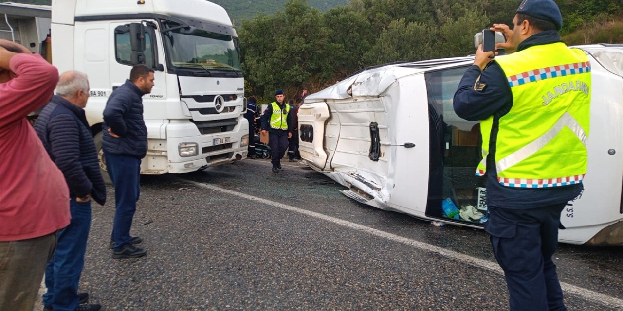 Yalova'da zincirleme trafik kazasında biri ağır 4 kişi yaralandı