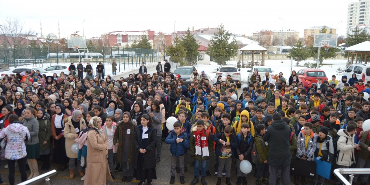 Erzurum'da öğrenciler İsrail'in Gazze'ye yönelik saldırılarını kınadı