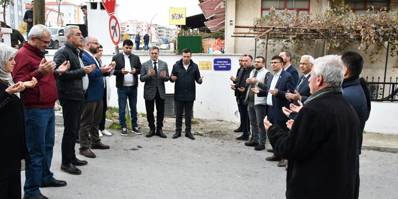 Depremde hayatını kaybeden öğretmenin adı baba ocağındaki sokağa verildi