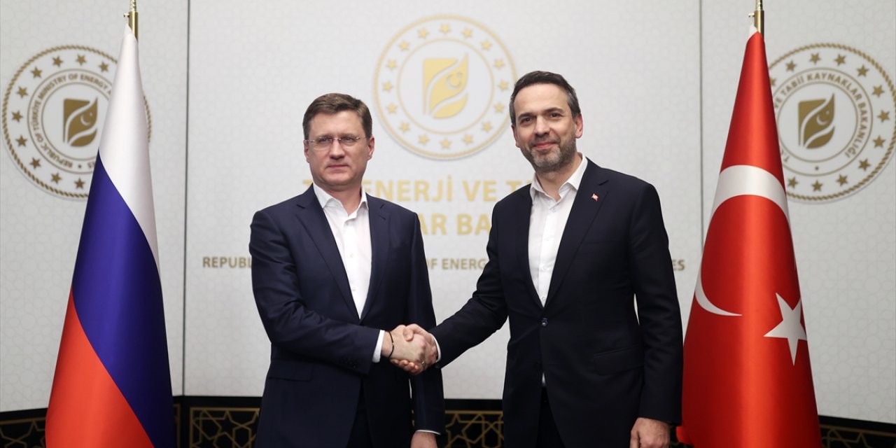 Enerji ve Tabii Kaynaklar Bakanı Bayraktar, Rusya Başbakan Yardımcısı Novak ile bir araya geldi