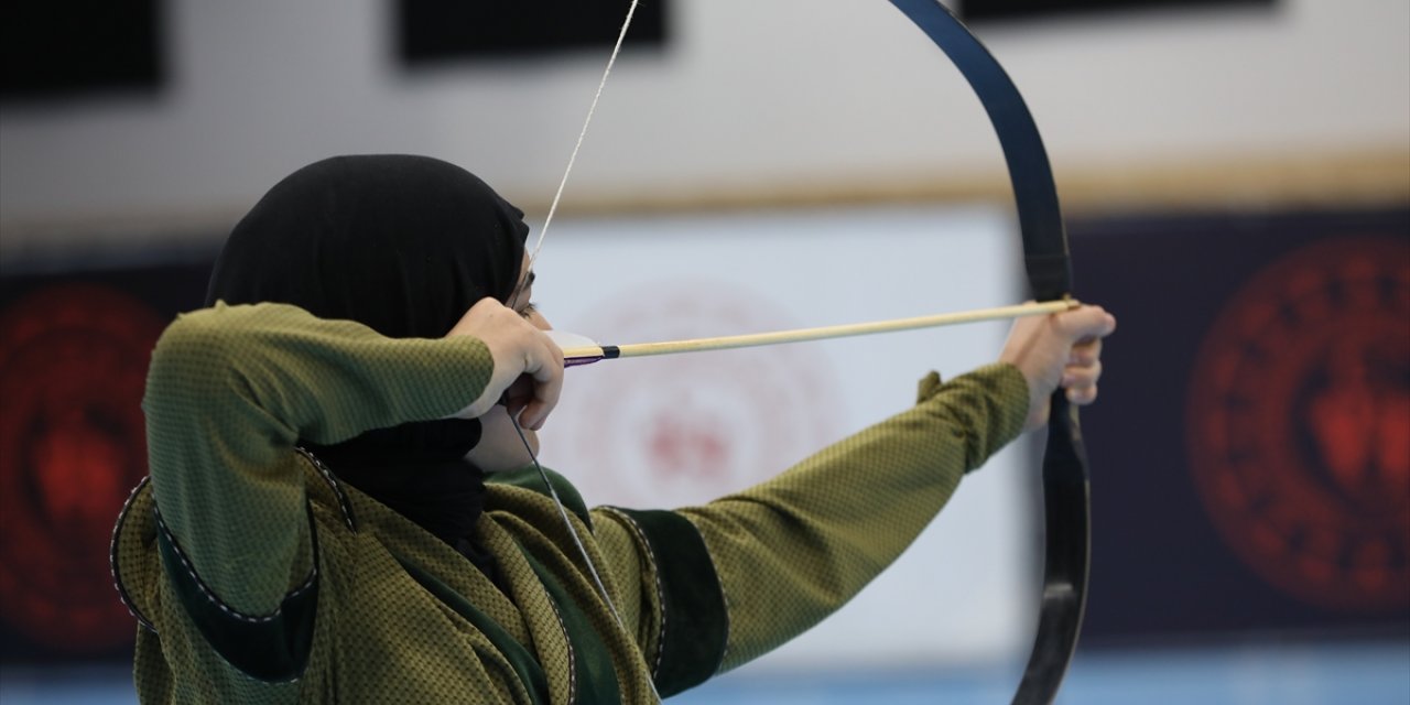 Geleneksel Türk Okçuluk 100. Yıl Salon Türkiye Şampiyonası, Samsun'da başladı