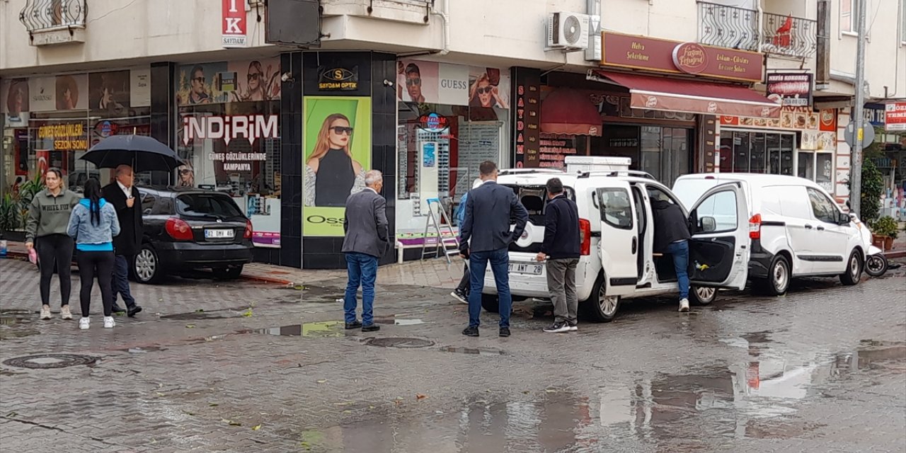 Muğla'da fırtına ve sağanak yaşamı olumsuz etkiliyor