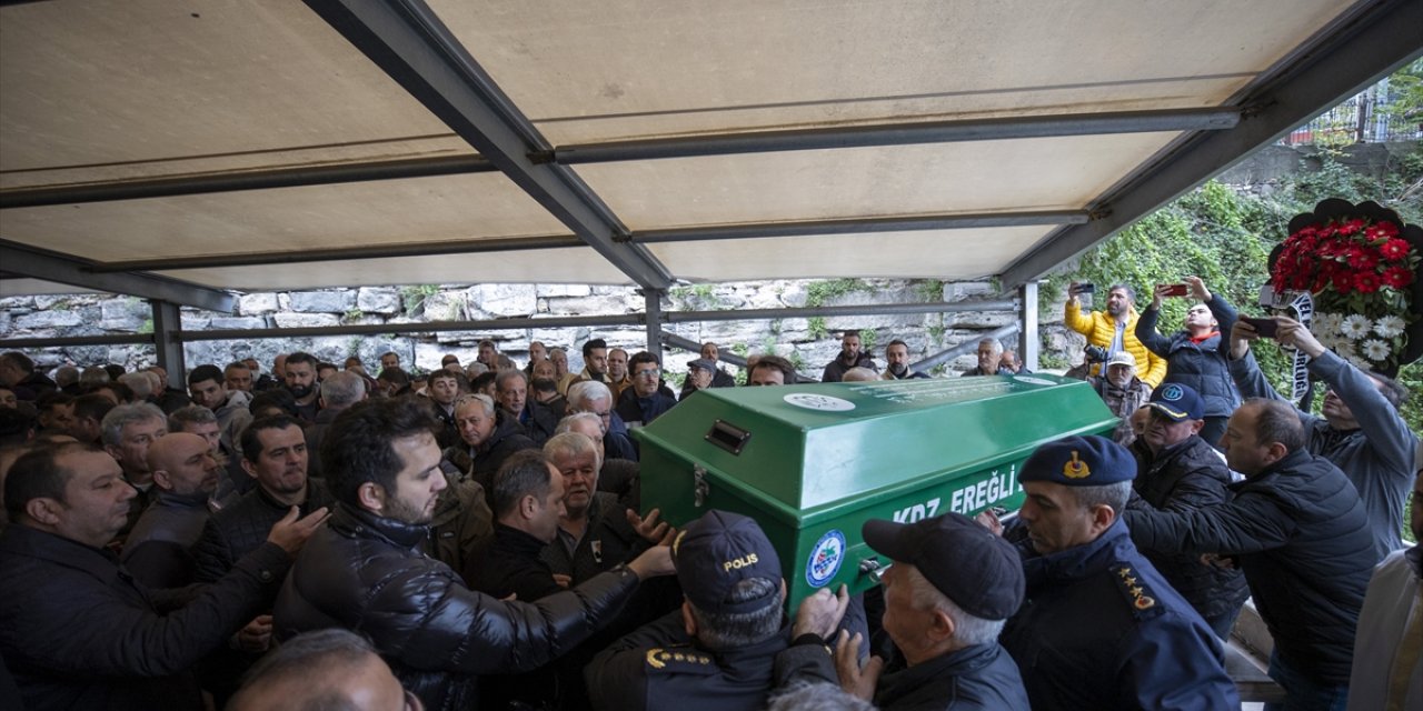 Zonguldak'ta batan geminin mürettebatından bir kişinin cenazesi  toprağa verildi