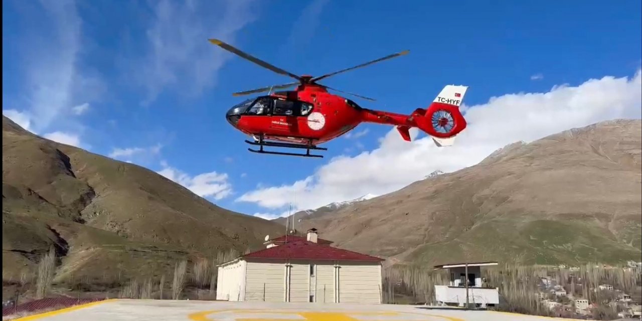 Van'da "femur kırığı" olan hasta, ambulans helikopterle hastaneye ulaştırıldı