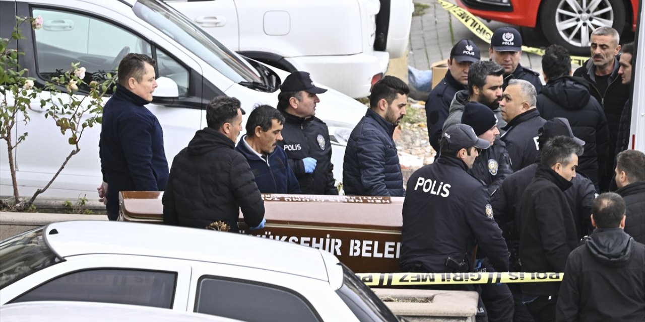 Ankara'da baba ile 15 yaşındaki oğlu komşuları tarafından tüfekle vurularak öldürüldü