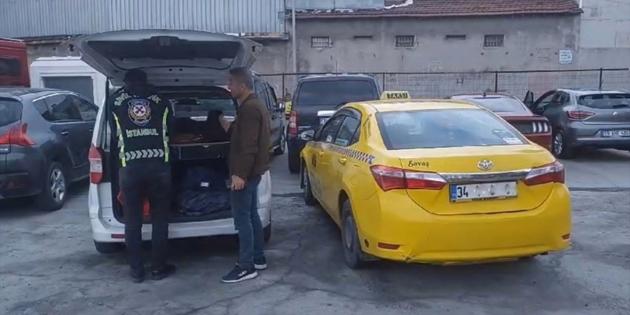 Bakırköy'de turisti görünce aracındaki müşteriyi indiren taksiciye ''trafikten men'' cezası