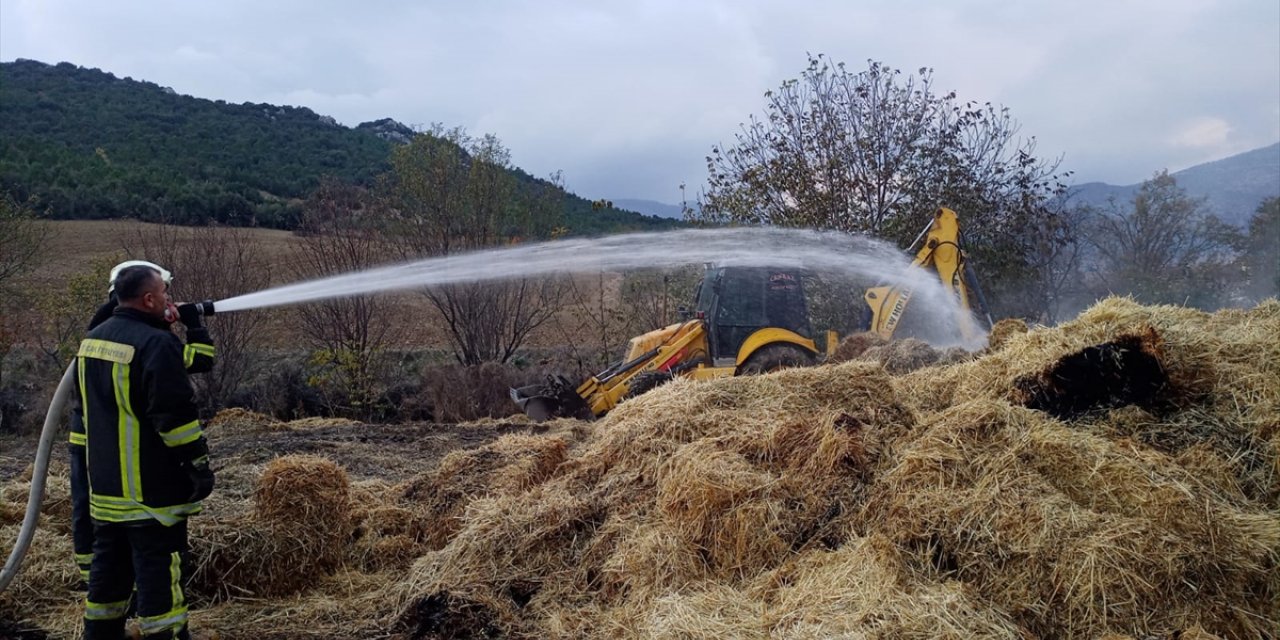 Burdur'da çıkan yangında  35 ton saman balyası yandı