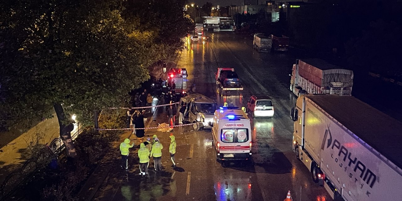 Konya'da ağaca çarpan minibüsteki 3 çocuk öldü, 4 kişi yaralandı