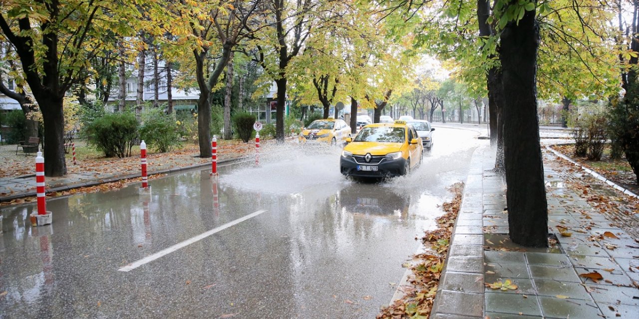 Eskişehir'de sağanak etkili oldu