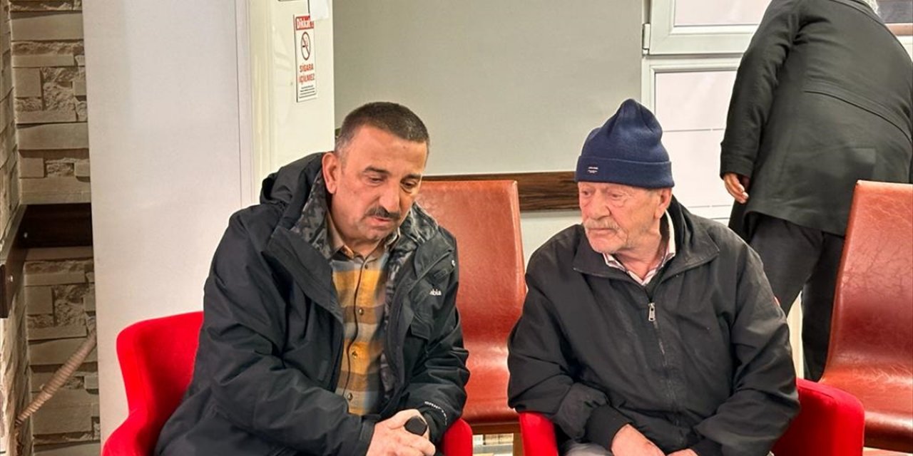 Zonguldak Valisi Hacıbektaşoğlu, batan geminin kayıp personelinin aileleriyle görüştü