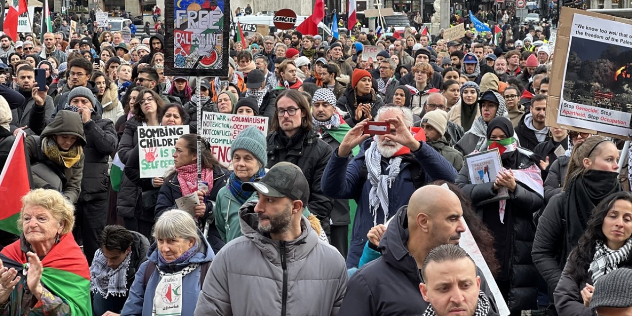 Hollanda'da yüzlerce kişi Gazze'de kalıcı ateşkes için yürüdü