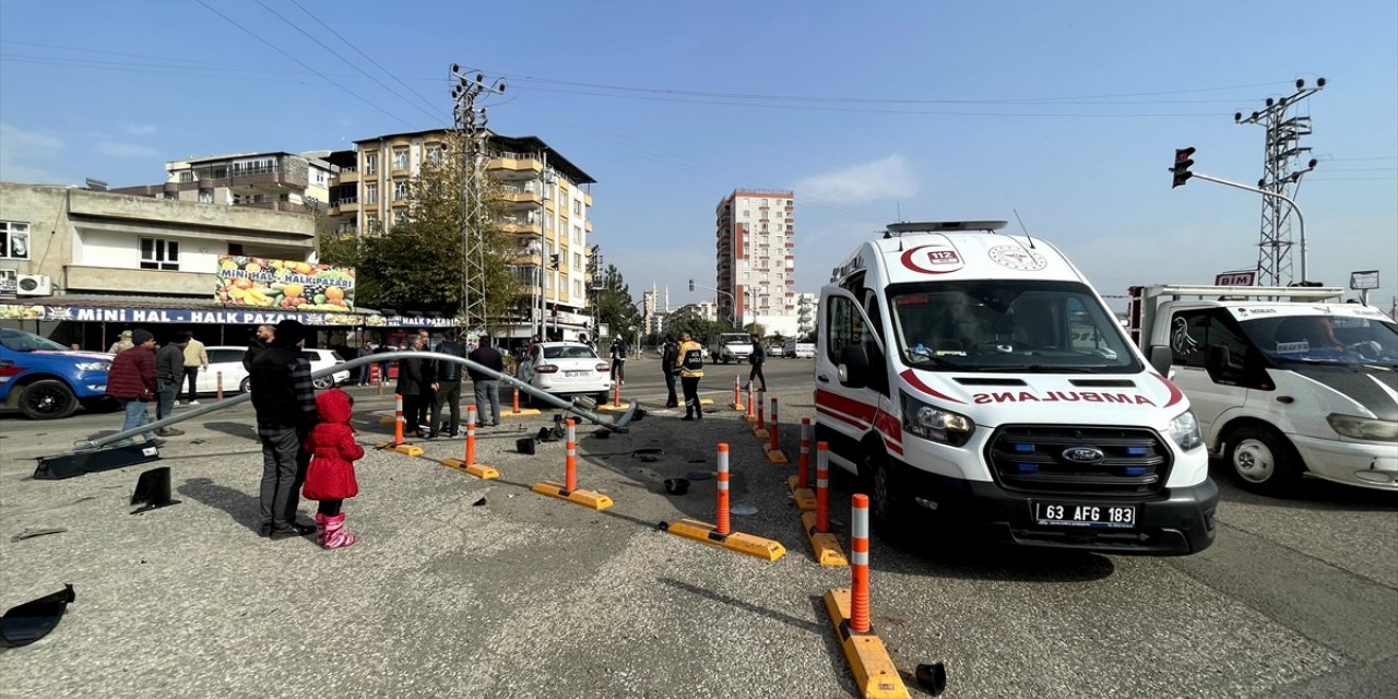 Şanlıurfa'da otomobil ile kamyonetin çarpıştığı kazada 4 kişi yaralandı