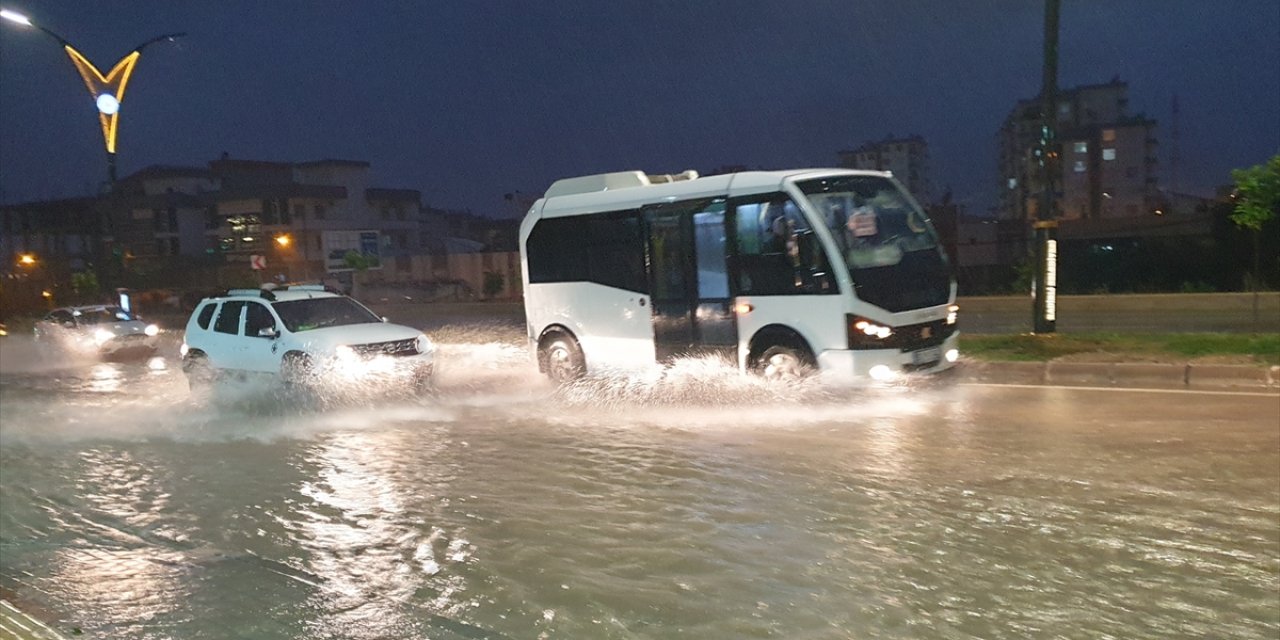 Osmaniye'de sağanak hayatı olumsuz etkiledi