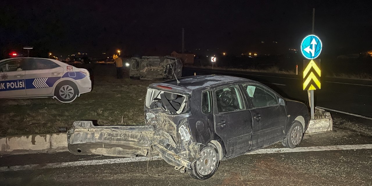 Elazığ'da otomobil ile hafif ticari aracın çarpıştığı kazada 4 kişi yaralandı