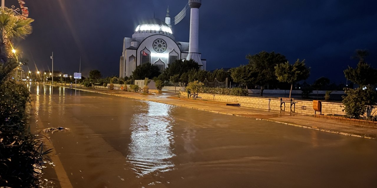 İskenderun'da olumsuz hava koşulları nedeniyle eğitime 1 gün ara verildi