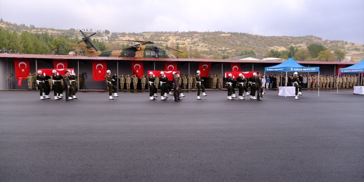 Pençe-Kilit Operasyonu bölgesinde şehit olan 3 asker için Şırnak'ta tören yapıldı