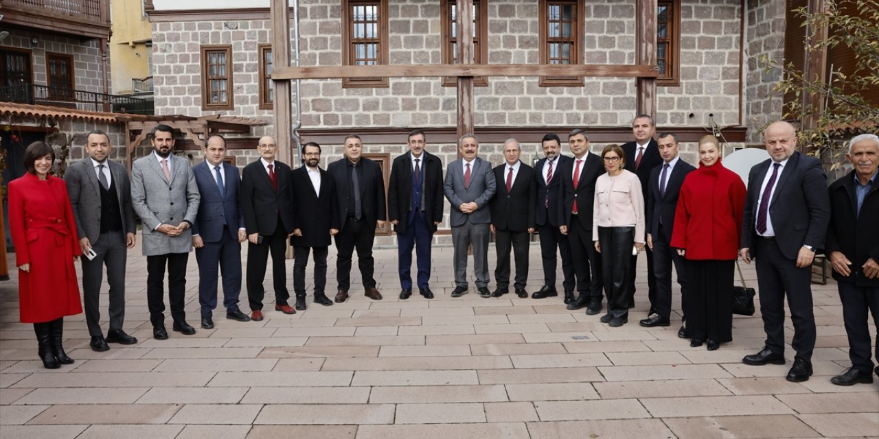 Cumhurbaşkanı Yardımcısı Yılmaz, Anadolu Yayıncıları Derneği'nde soruları yanıtladı: (1)