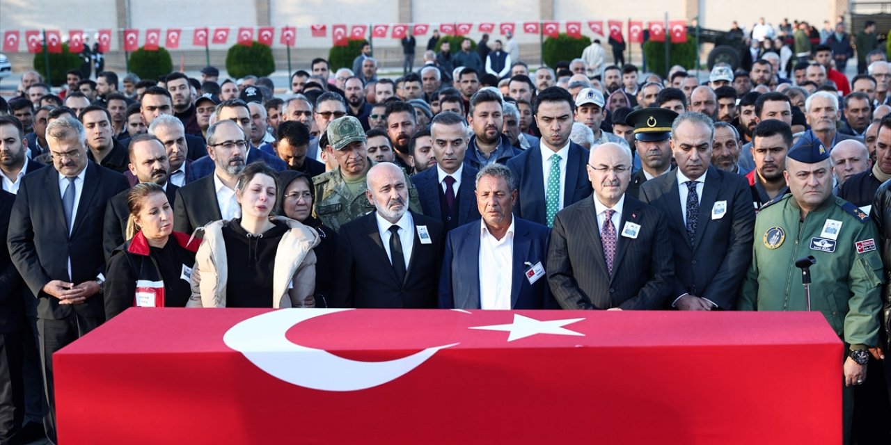 Pençe-Kilit Operasyonu bölgesinde şehit olan astsubay son yolculuğuna uğurlandı