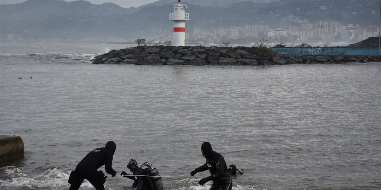 GÜNCELLEME - Trabzon'da fırtına sonucu yükselen dalgalara kapılan 2 kişi kayboldu