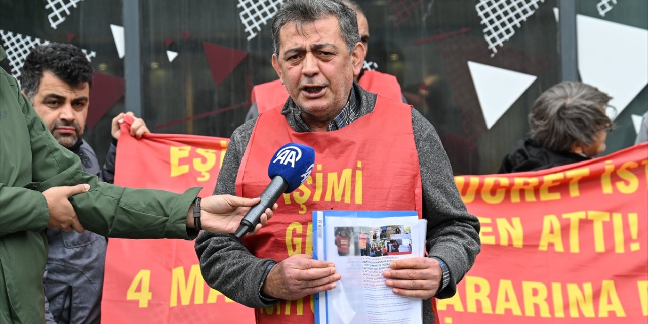 Haksız yere işten çıkarıldığını öne süren işçiden CHP İstanbul İl Başkanlığı önünde eylem