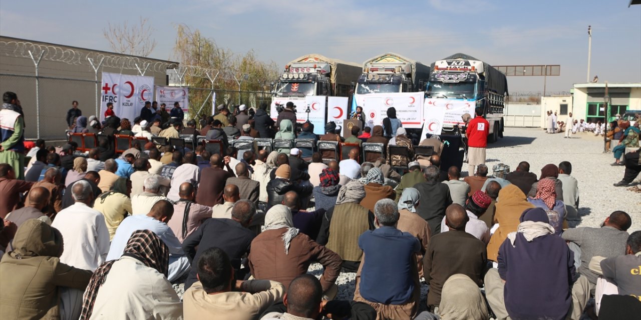 Türk Kızılaydan Afganistan'da madde bağımlılarının tedavi merkezine gıda ve battaniye desteği