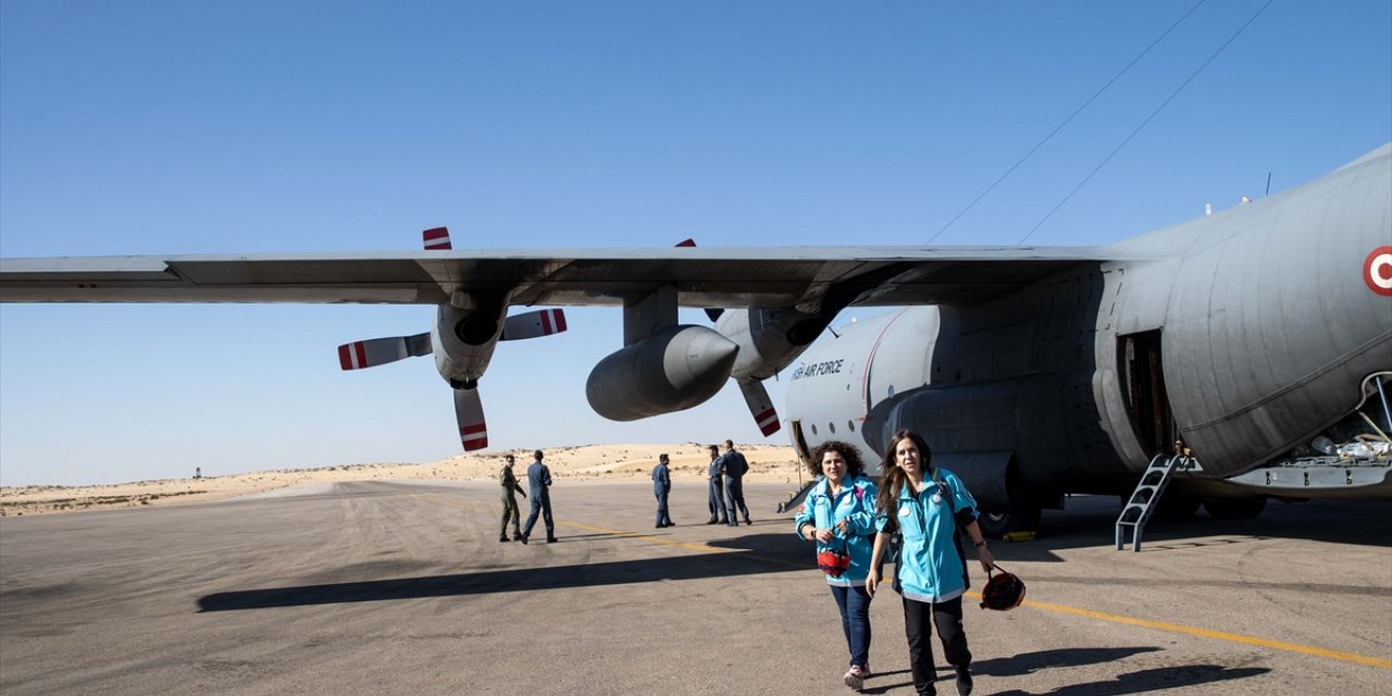 MSB'nin Gazze'ye sağlık personeli ve tıbbi malzeme taşıyan uçağı El-Ariş Havalimanı'na indi
