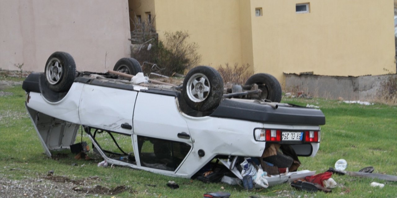 Sivas'ta trafik kazası: 2 yaralı