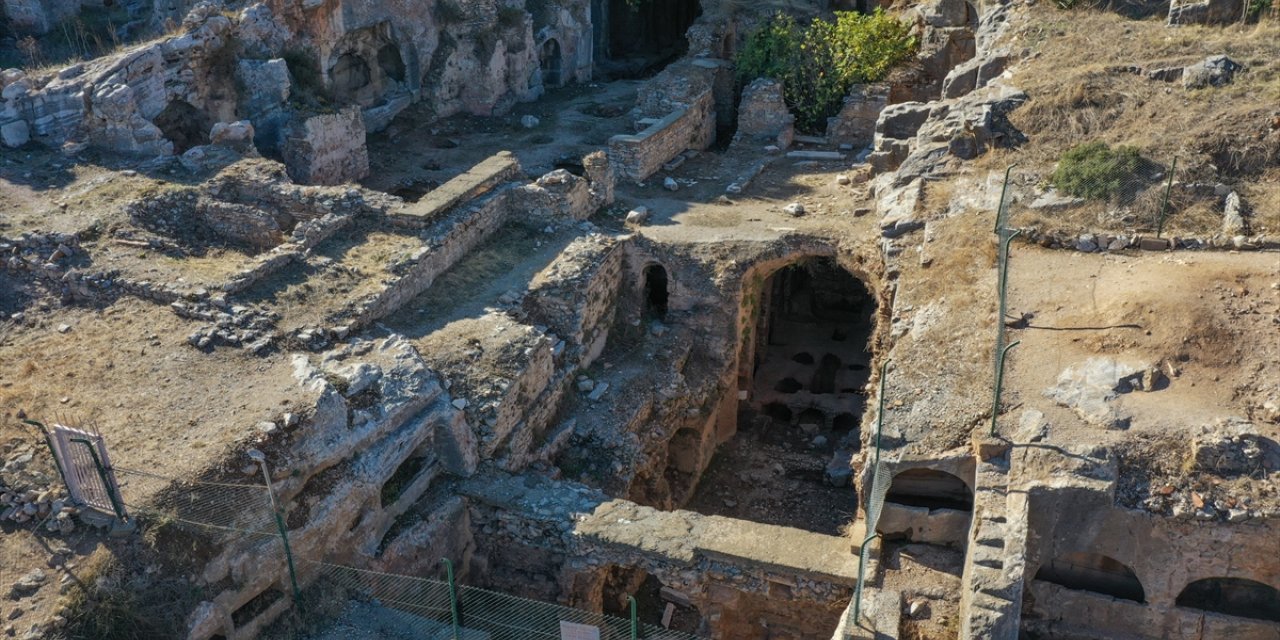 DOSYA HABER/TÜRKİYE'NİN MAĞARALARI - "Yedi Uyuyanlar" ve "Zeus" mağaraları turizme katkı sağlıyor