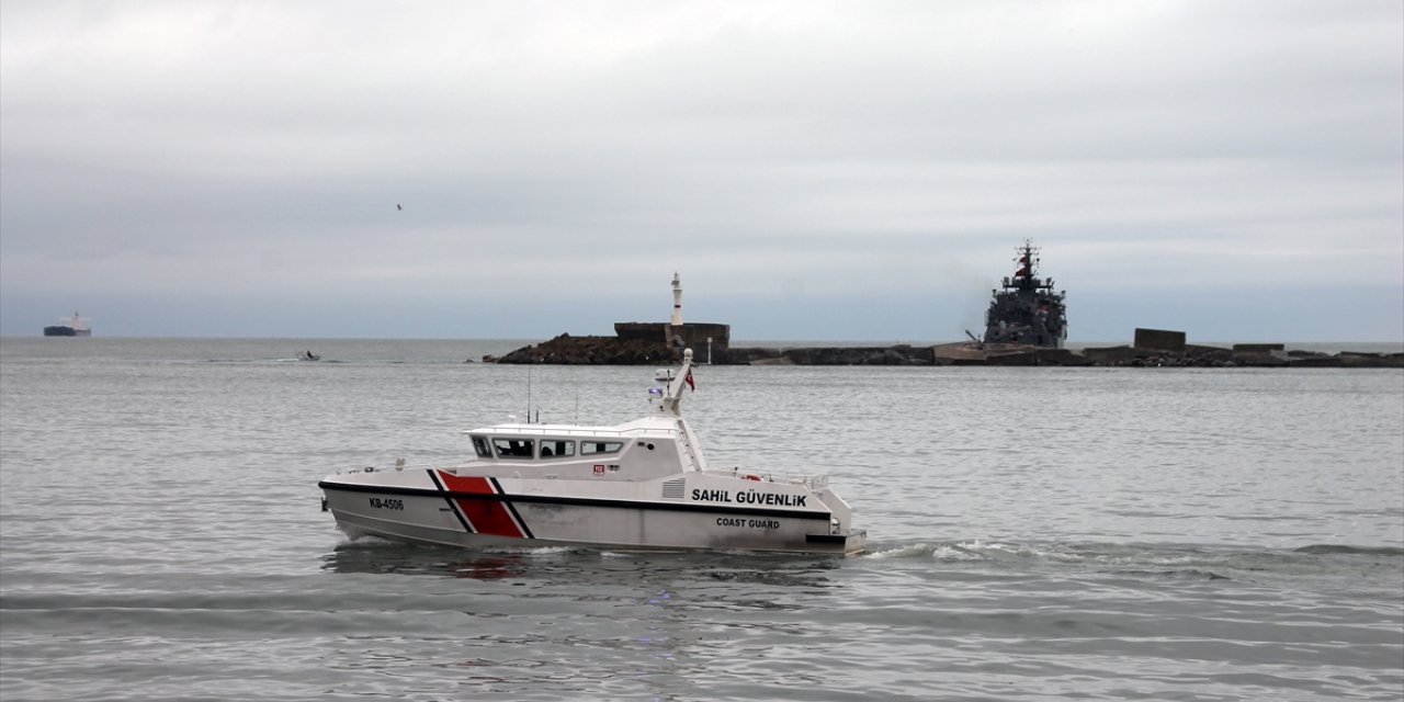 Zonguldak'ta batan geminin kayıp 7 personelini arama çalışmaları sürüyor