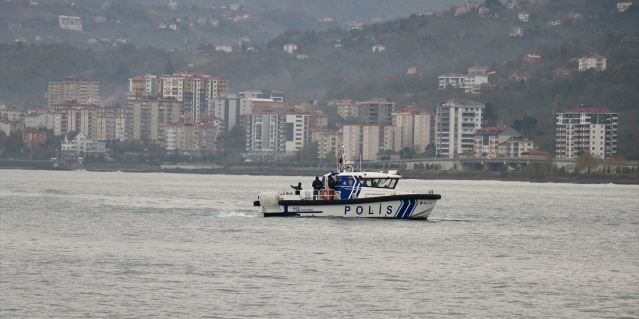 Trabzon'daki fırtınada dalgalara kapılan 2 lise öğrencisini arama çalışmalarına ara verildi