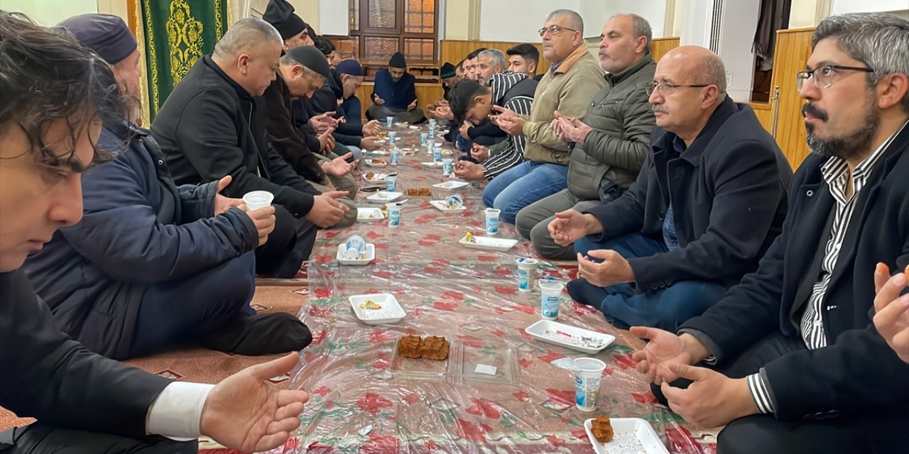 Isparta'da "Sizinle iftar, Gazzeli kardeşlerimizle iftihar ediyoruz" etkinliği yapıldı