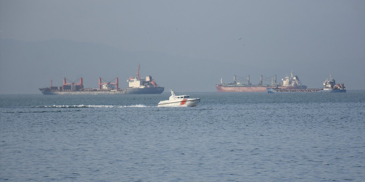 Zonguldak'ta batan geminin kayıp 7 personelini arama çalışmaları sürüyor