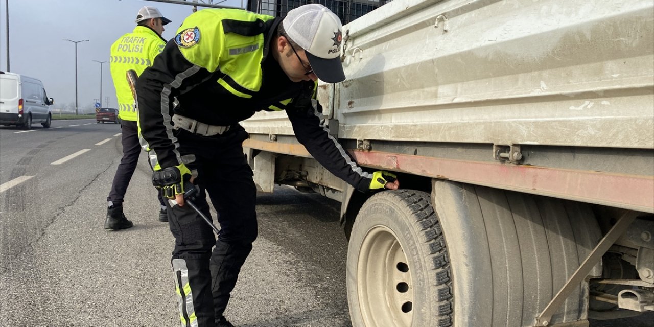 Kocaeli ve Düzce'de zorunlu kış lastiği denetimi yapıldı