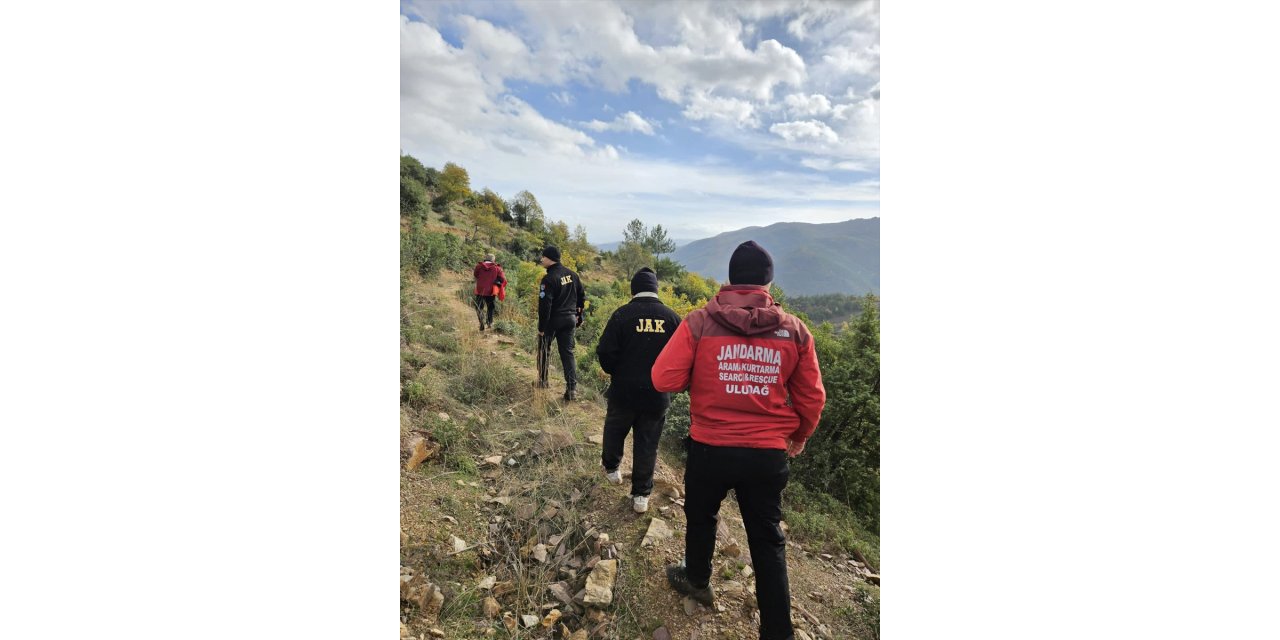 Bursa'da ormanlık alanda kaybolan kişiyi jandarma timleri buldu