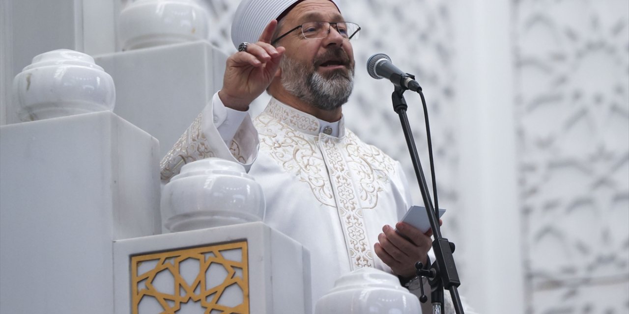 Diyanet İşleri Başkanı Erbaş, Ahmet Hamdi Akseki Camii'nde hutbe irad etti: