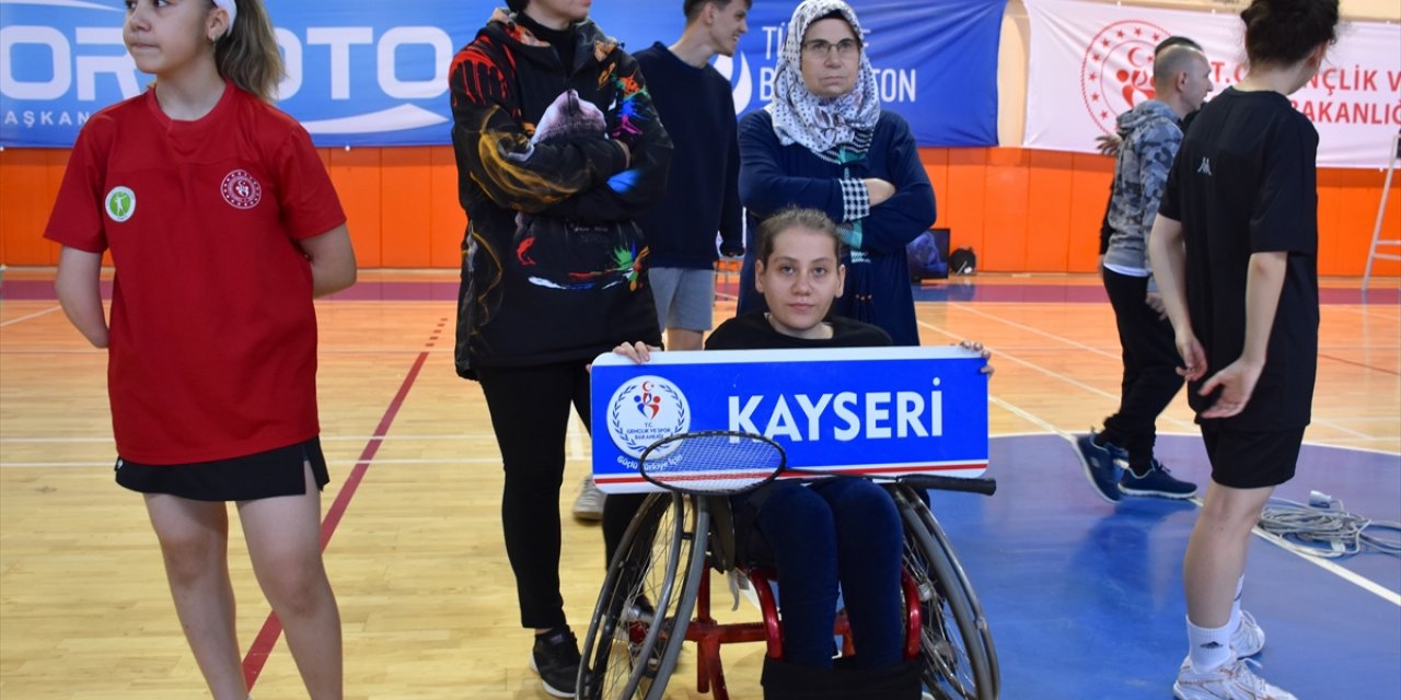 Para Badminton Türkiye Şampiyonası Aksaray'da başladı