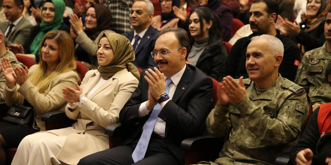 Siirt'te engelliler ses yarışmasında yeteneklerini sergiledi