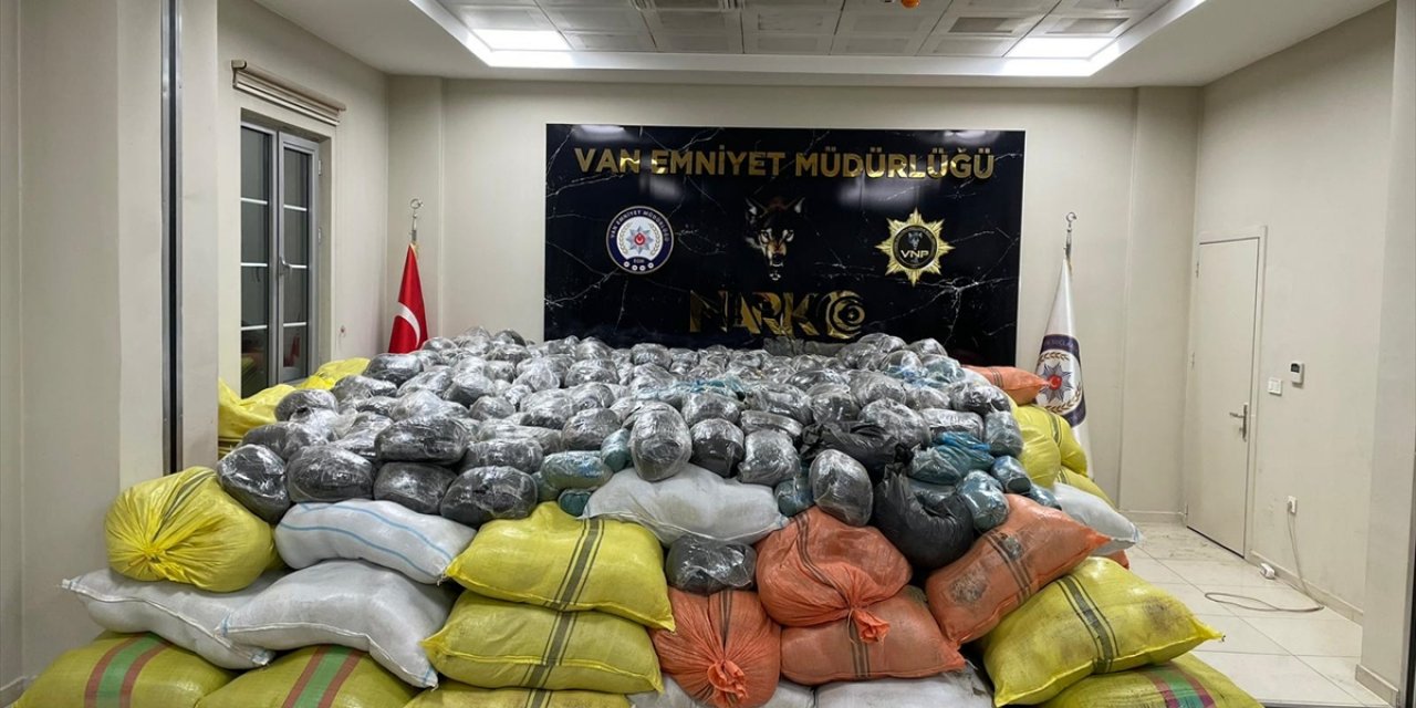 Van'da 4 bin 600 kilogram esrar ele geçirildi