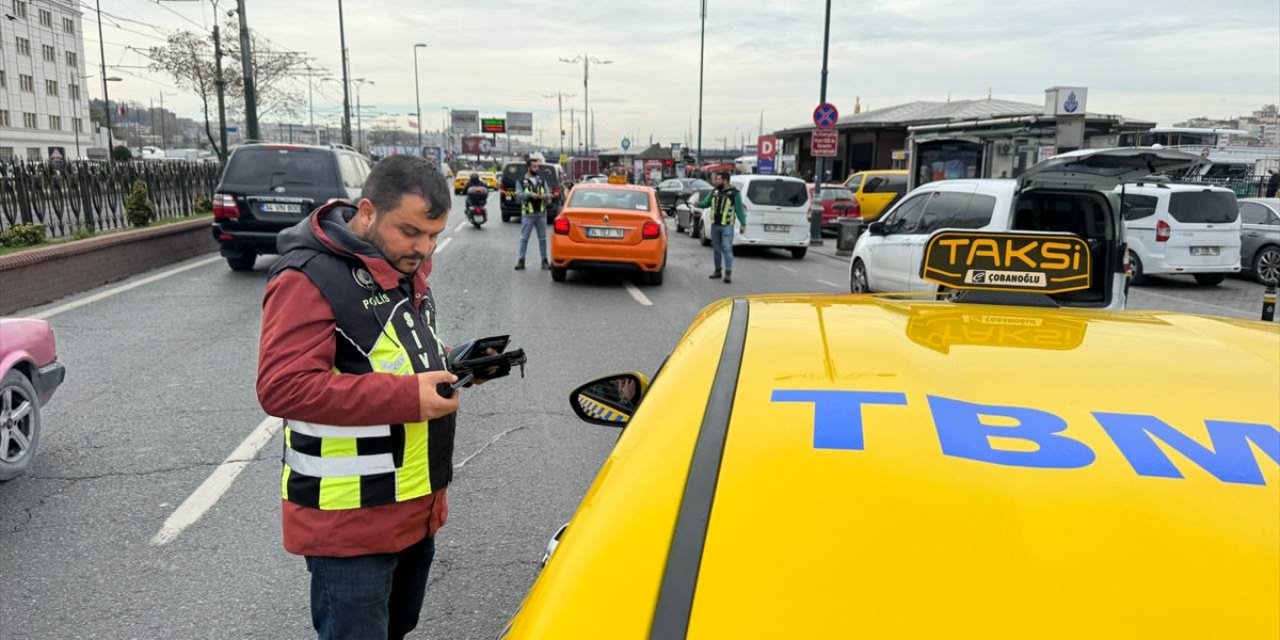 Fatih’te taksi sürücülerine yönelik denetim yapıldı