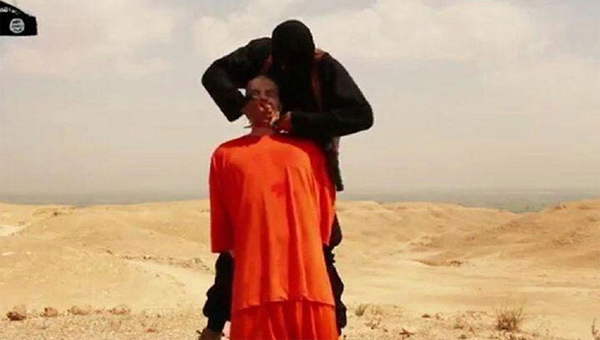 IŞİD gazeteciyi böyle infaz etti!