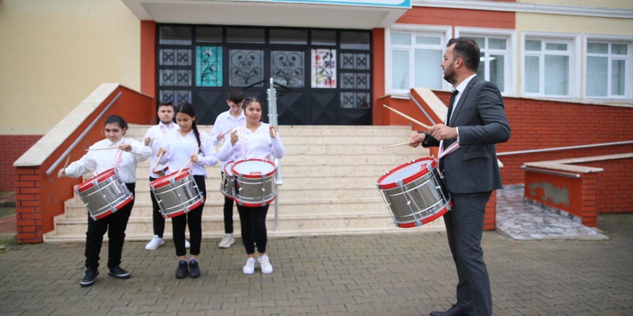 Engelli öğrenciler hayatın ritmini "Engelsiz bando" ile yakaladı