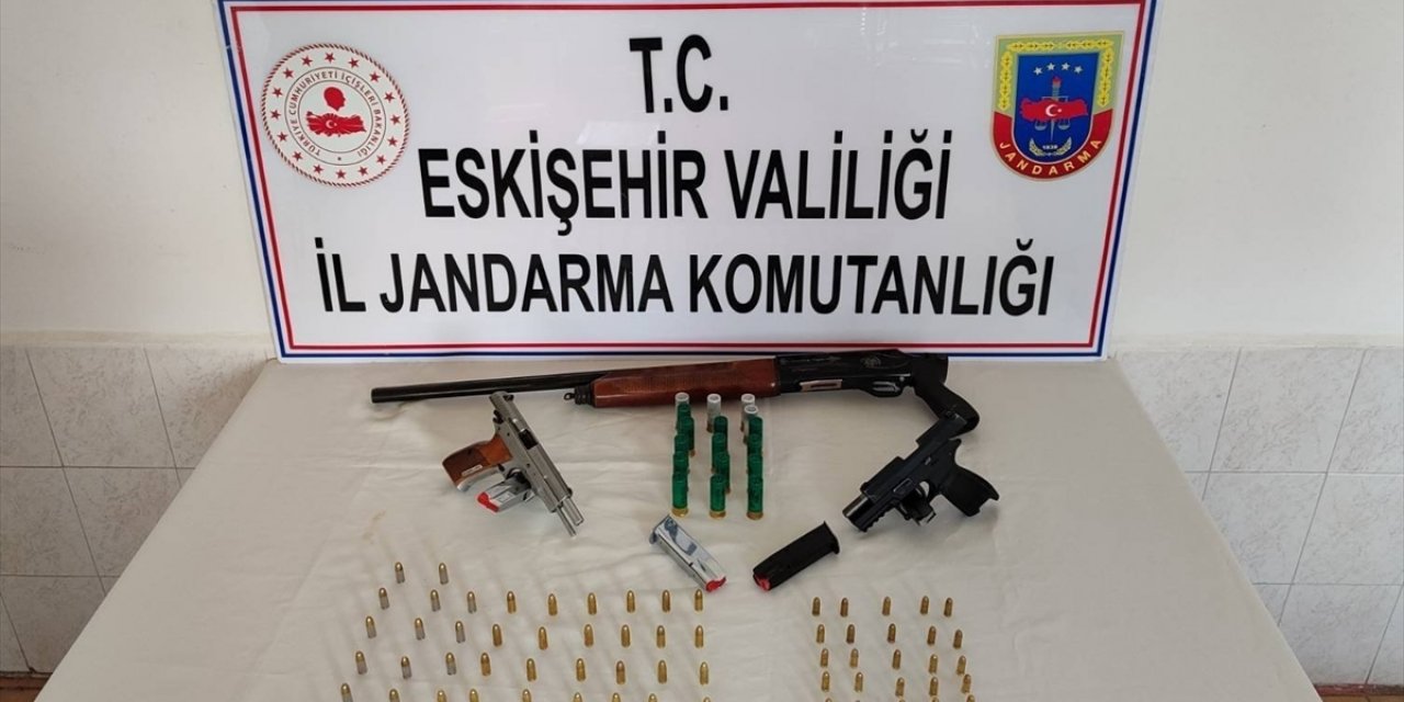 Eskişehir'de silah ve mühimmat kaçakçılığı operasyonunda 2 şüpheli yakalandı