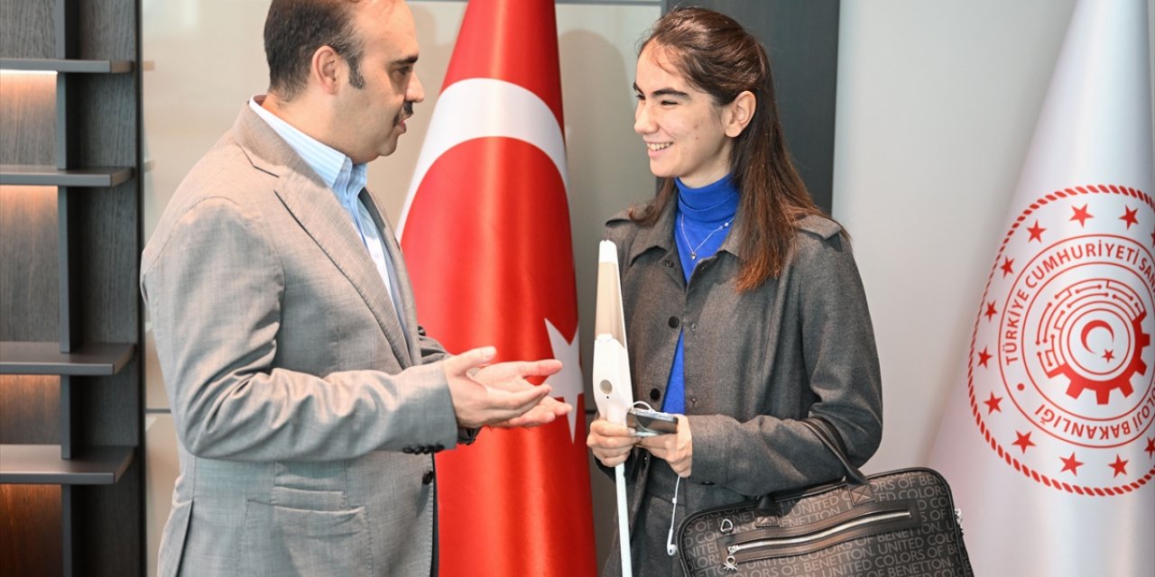 Görme engelli genç girişimci Zülal Tannur, geliştirdiği teknolojiyle Togg'un gözleri oldu