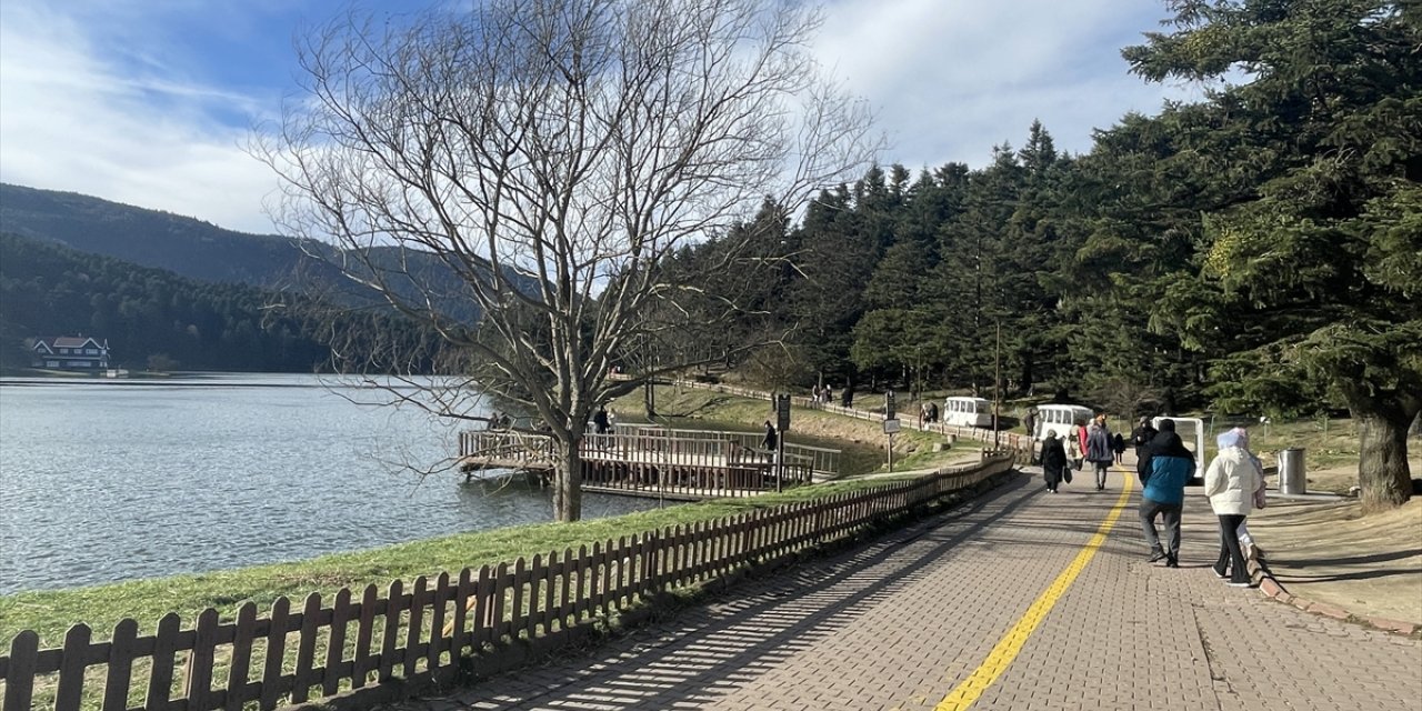 Gölcük Tabiat Parkı hafta sonu günübirlik tatilcilerle doldu