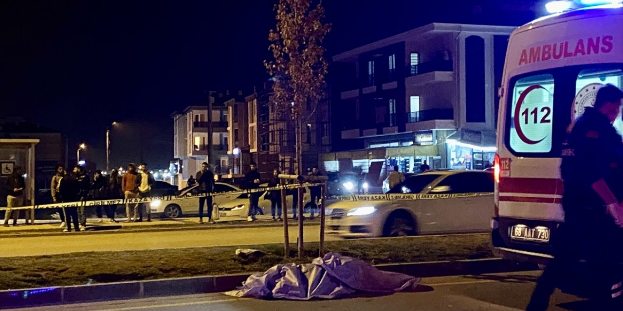 Aksaray'da üniversite öğrencisi otomobilin çarpması sonucu hayatını kaybetti