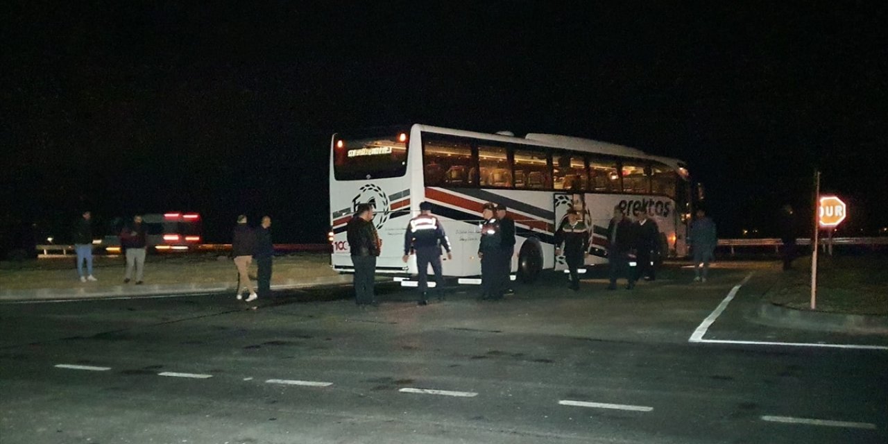 Tokat'ta tüfekle ateş edilen yolcu otobüsünde hasar oluştu