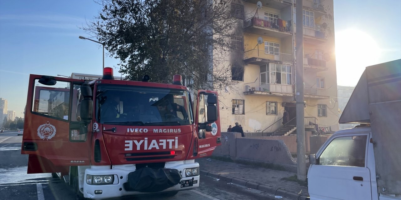 Kayseri'de apartmanda çıkan yangın hasara neden oldu