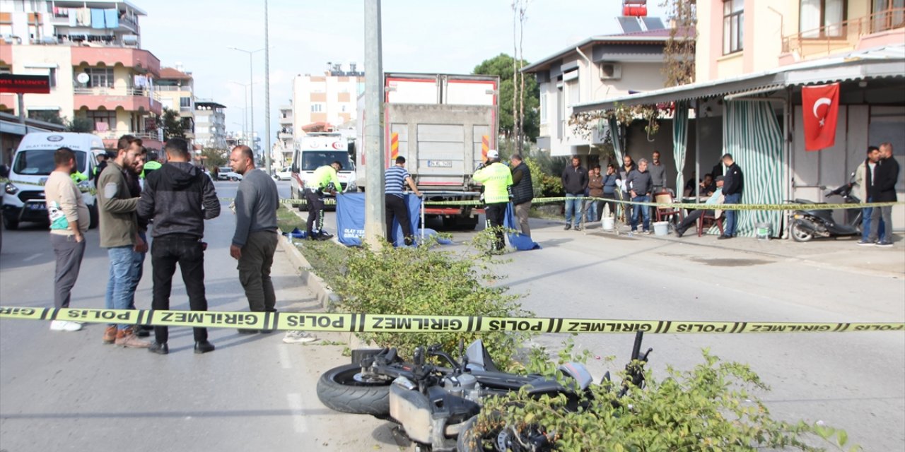 Antalya'da iki motosikletin çarpıştığı kazada 1 kişi öldü, 1 kişi yaralandı