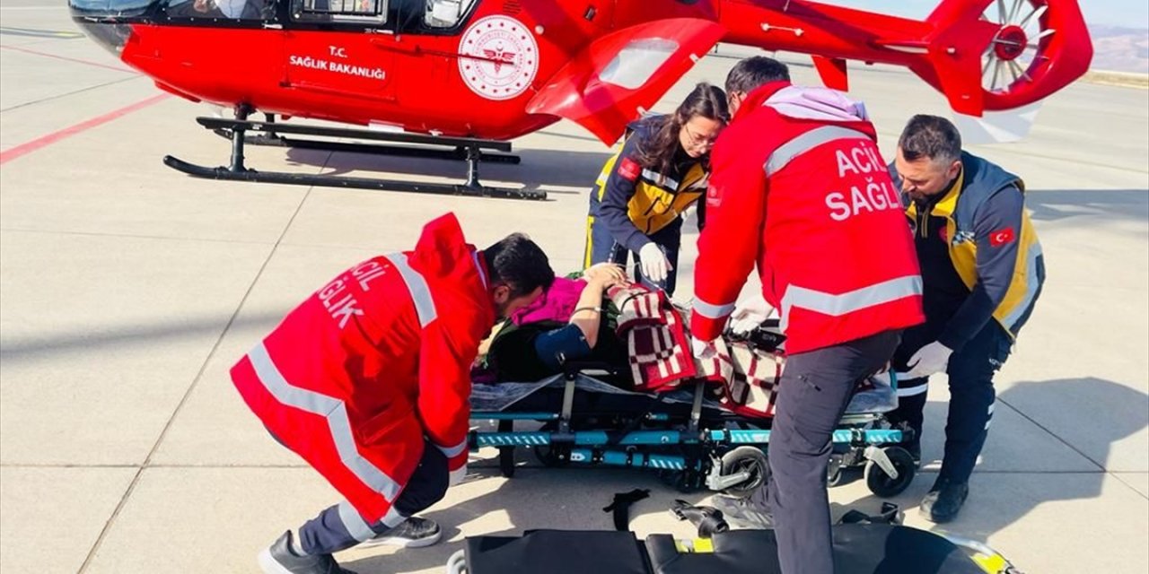 Şırnak'ta rahatsızlanan kadın ambulans helikopter ile Van'a sevk edildi